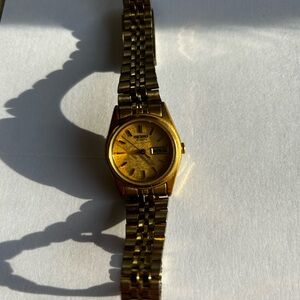 Vintage Seiko Quartz Day-Date 7N43-0011 Gold Tone Presidential Style – 1991